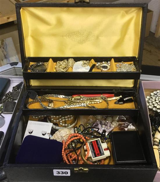 Box of mixed costume jewellery